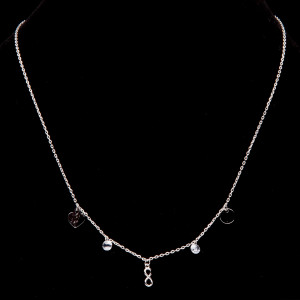 Srebrny naszyjnik nieskończoność z serduszkiem