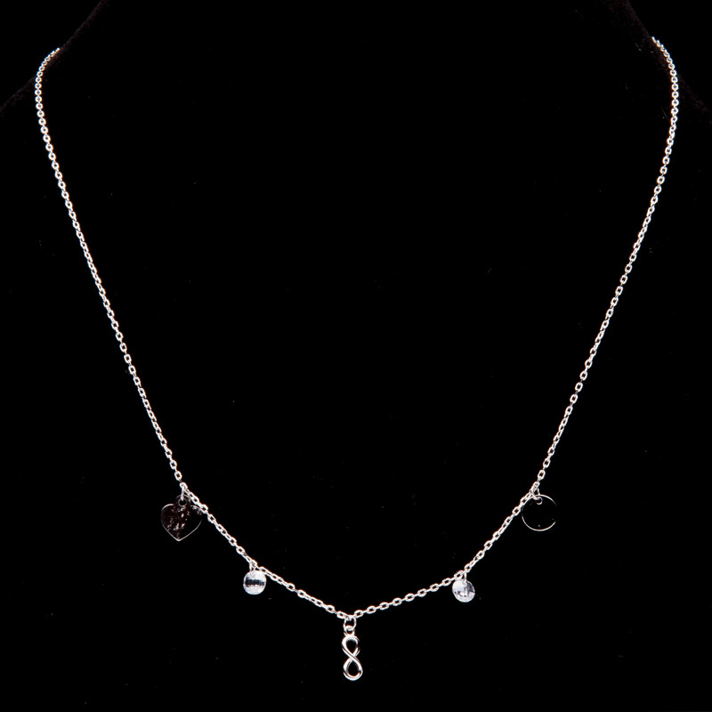 Srebrny naszyjnik nieskończoność z serduszkiem