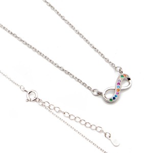 Srebrny naszyjnik nieskończoność z cyrkoniami