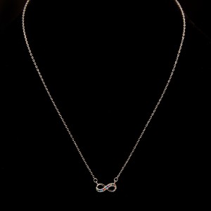 Srebrny naszyjnik nieskończoność z cyrkoniami