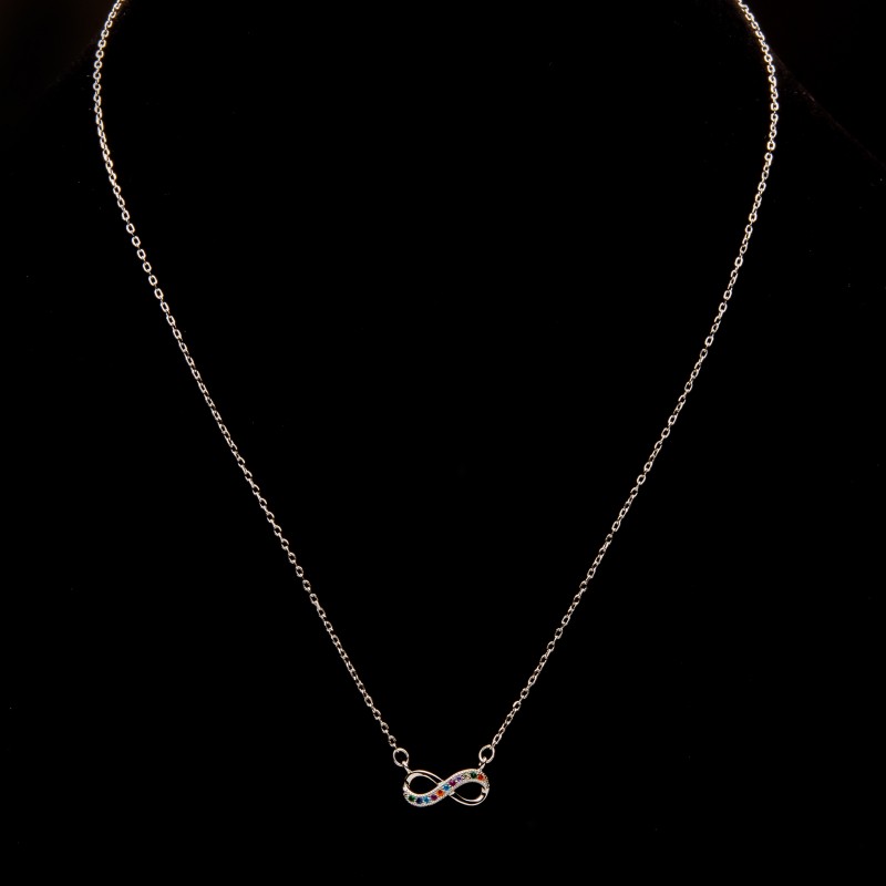 Srebrny naszyjnik nieskończoność z cyrkoniami