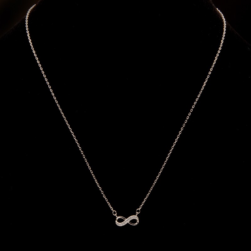 Srebrny naszyjnik nieskończoność z cyrkoniami