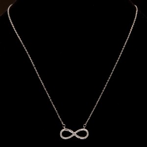 Srebrny naszyjnik nieskończoność z cyrkoniami
