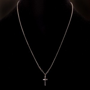 Srebrny naszyjnik krzyżyk onyks