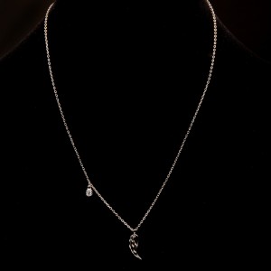 Srebrny naszyjnik skrzydlata cyrkonia