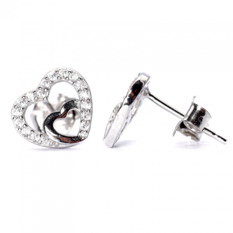 Srebrne kolczyki otulone serca