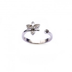 Srebrny pierścionek cyrkoniowy kwiat
