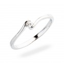 Srebrny pierścionek damski z białą owalną cyrkonią pr.925