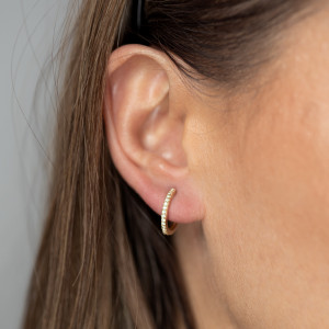 Złote kolczyki 585 Kółka z cyrkoniami dla małej damy 15mm