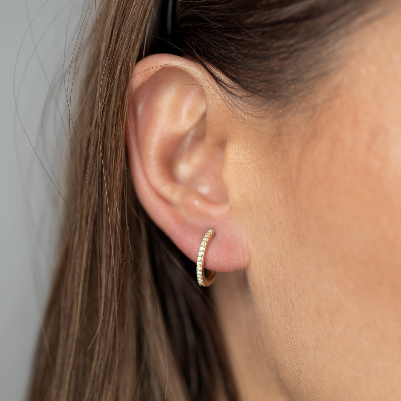 Złote kolczyki 585 Kółka z cyrkoniami dla małej damy 15mm