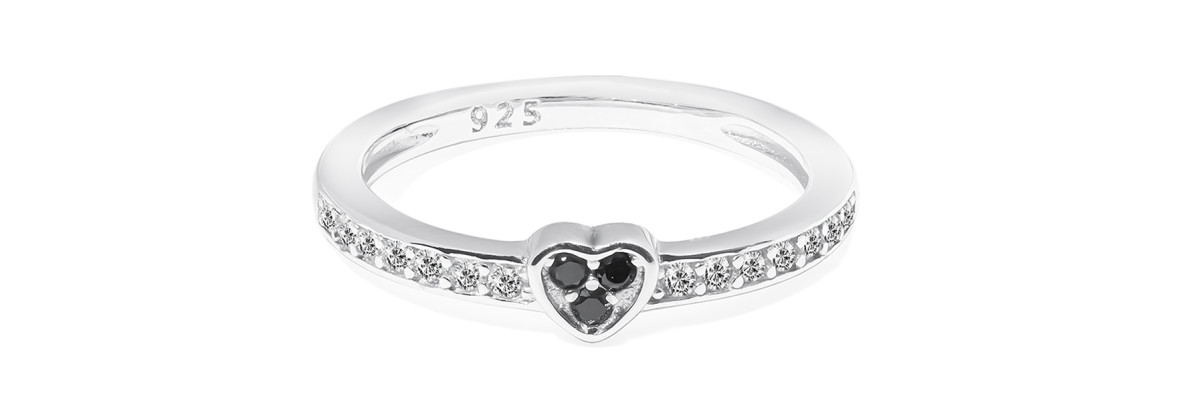 srebrny-pierscionek-czarne-serce