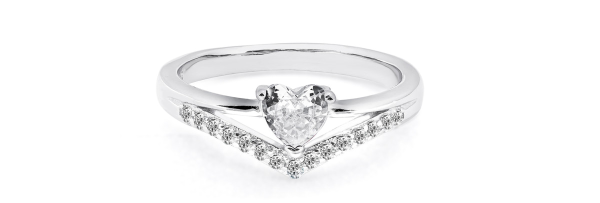 srebrny-pierscionek-milosne-serce