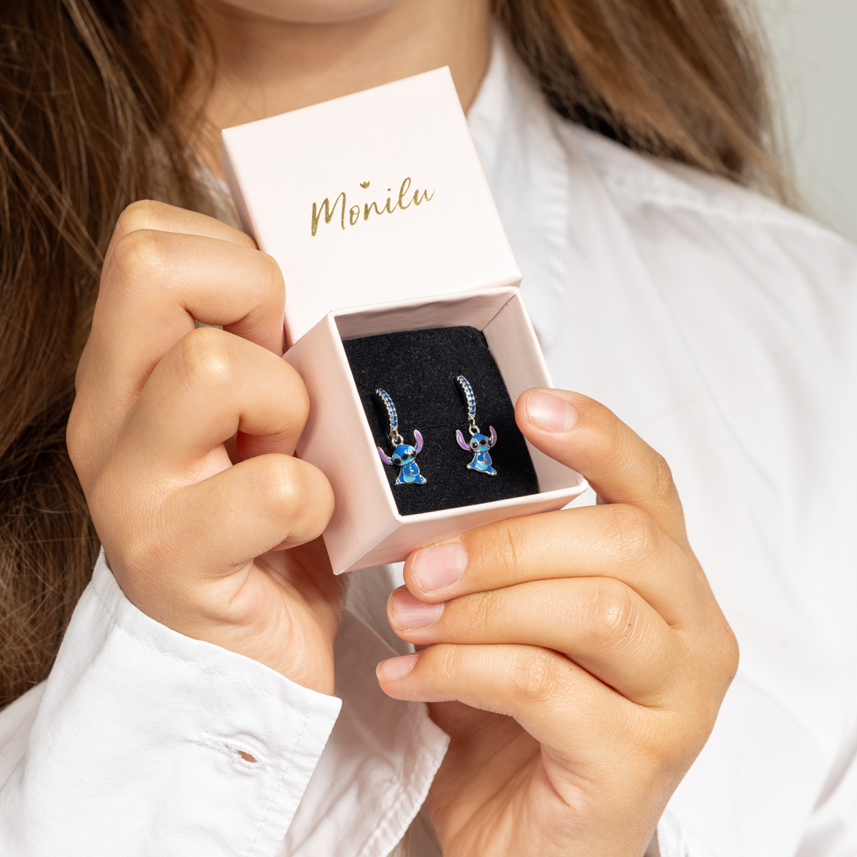 srebrne-kolczyki-stich-cyrkonie-kajdankowe