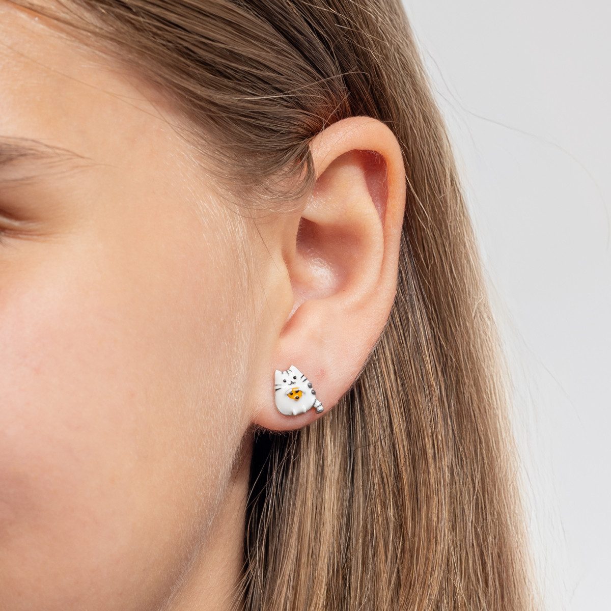 srebrne-kolczyki-pusheen-kotek-bialo-czarny-ciastko-cookie