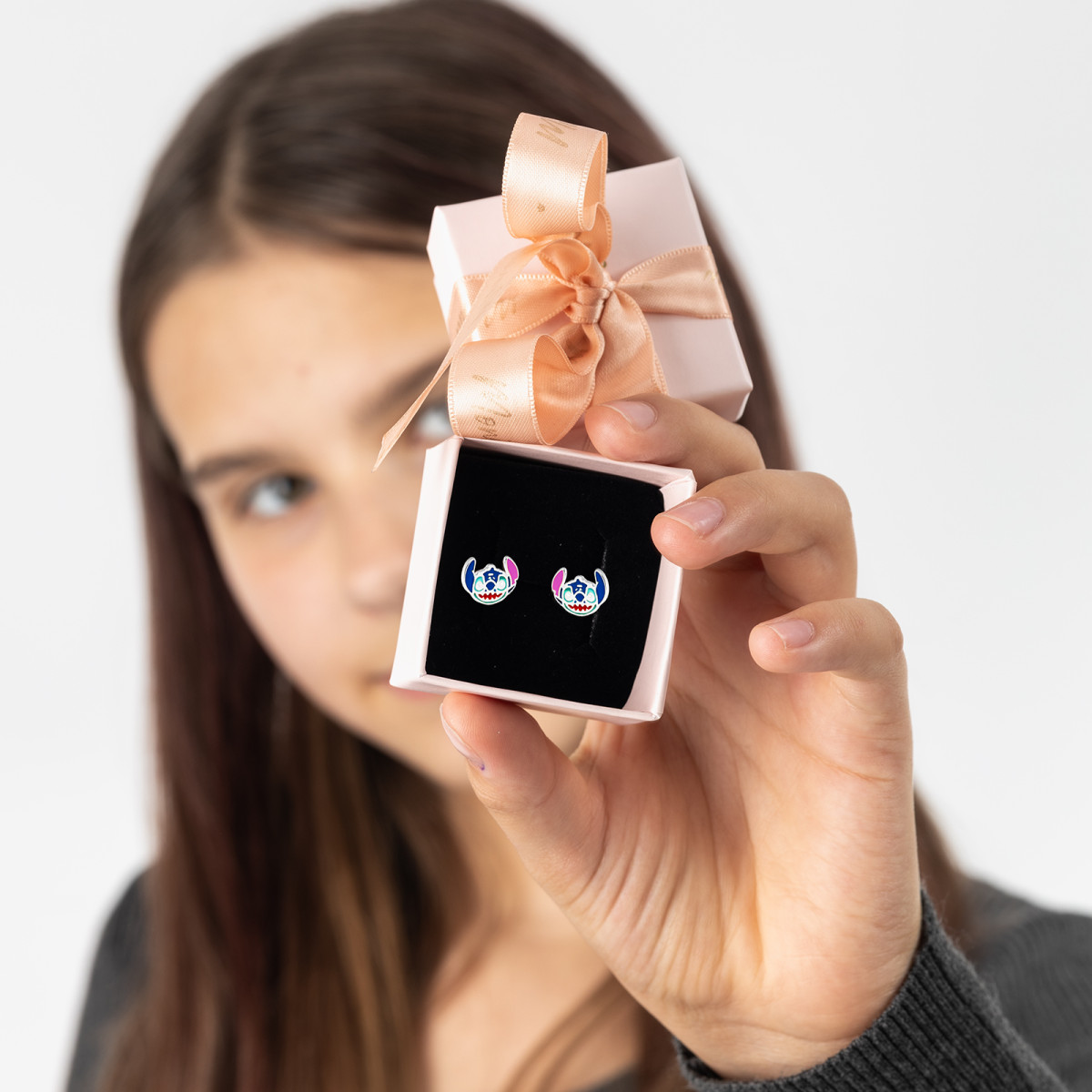 kolczyki-stich-stitch-leżący-pozłacane