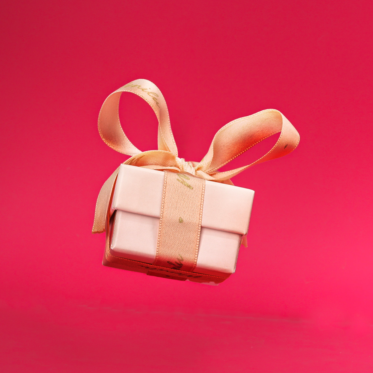 pierścionek-monilu-pudełko-jubilerskie