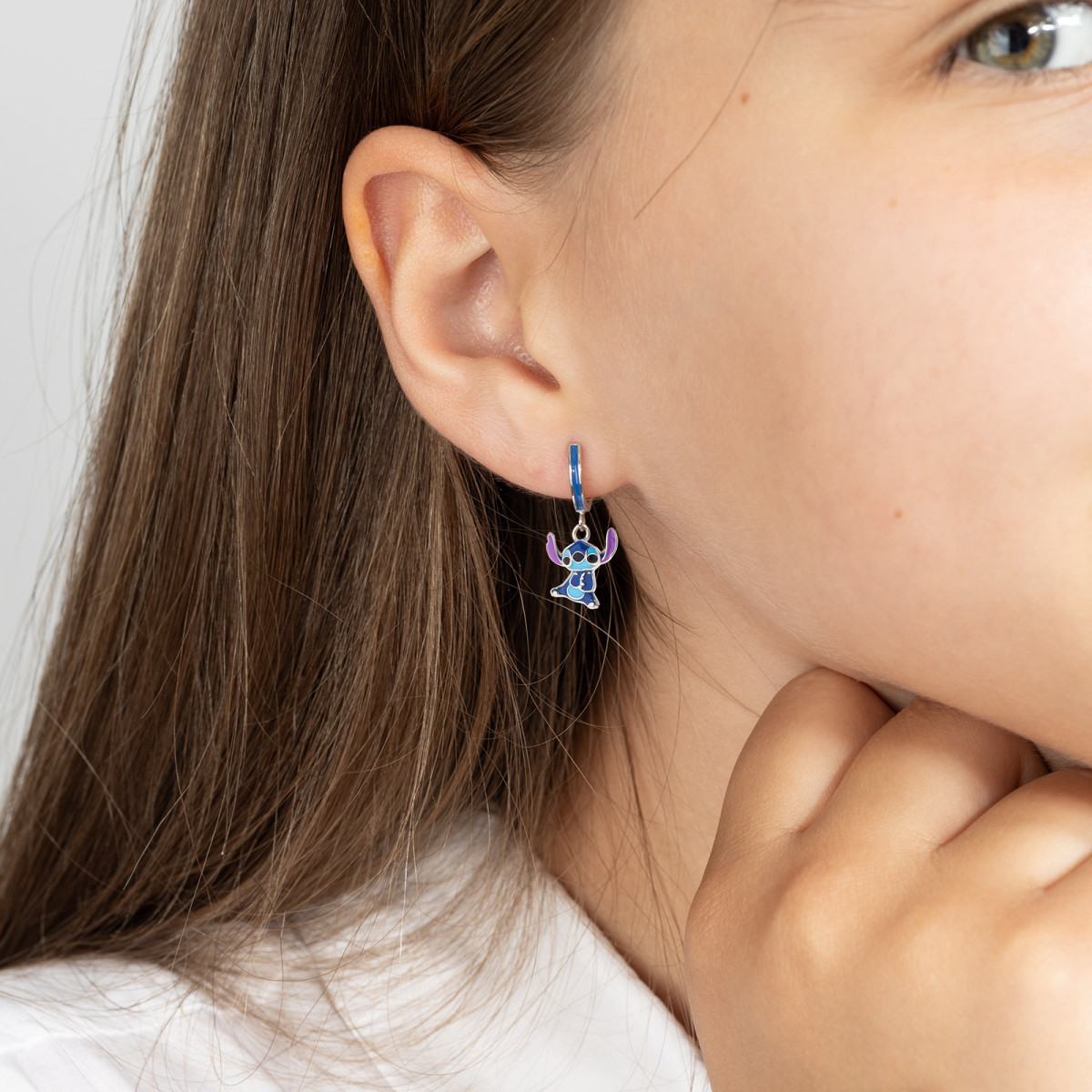 srebrne-kolczyki-stich-siedzacy-na-uchu-kajdankowe