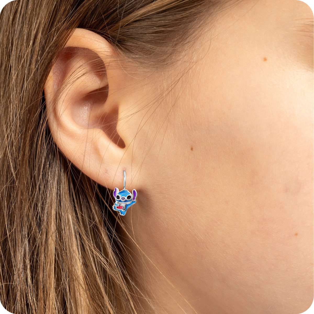 kolczyki-angielskie-stich-na-uchu