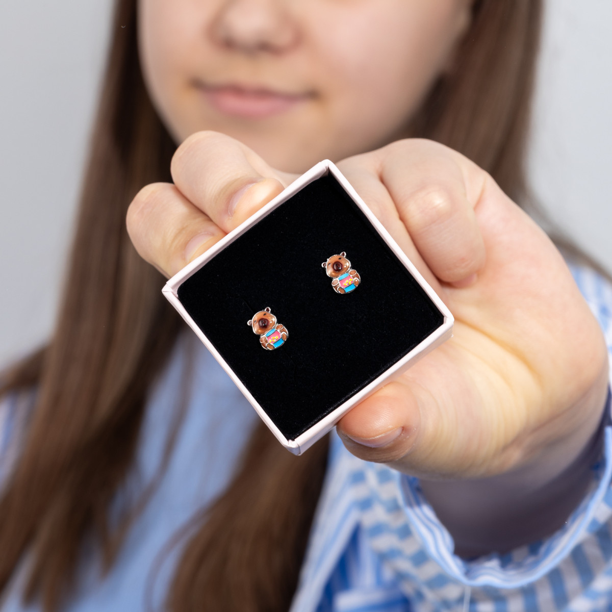 kolczyki-kapibara-na-uchu