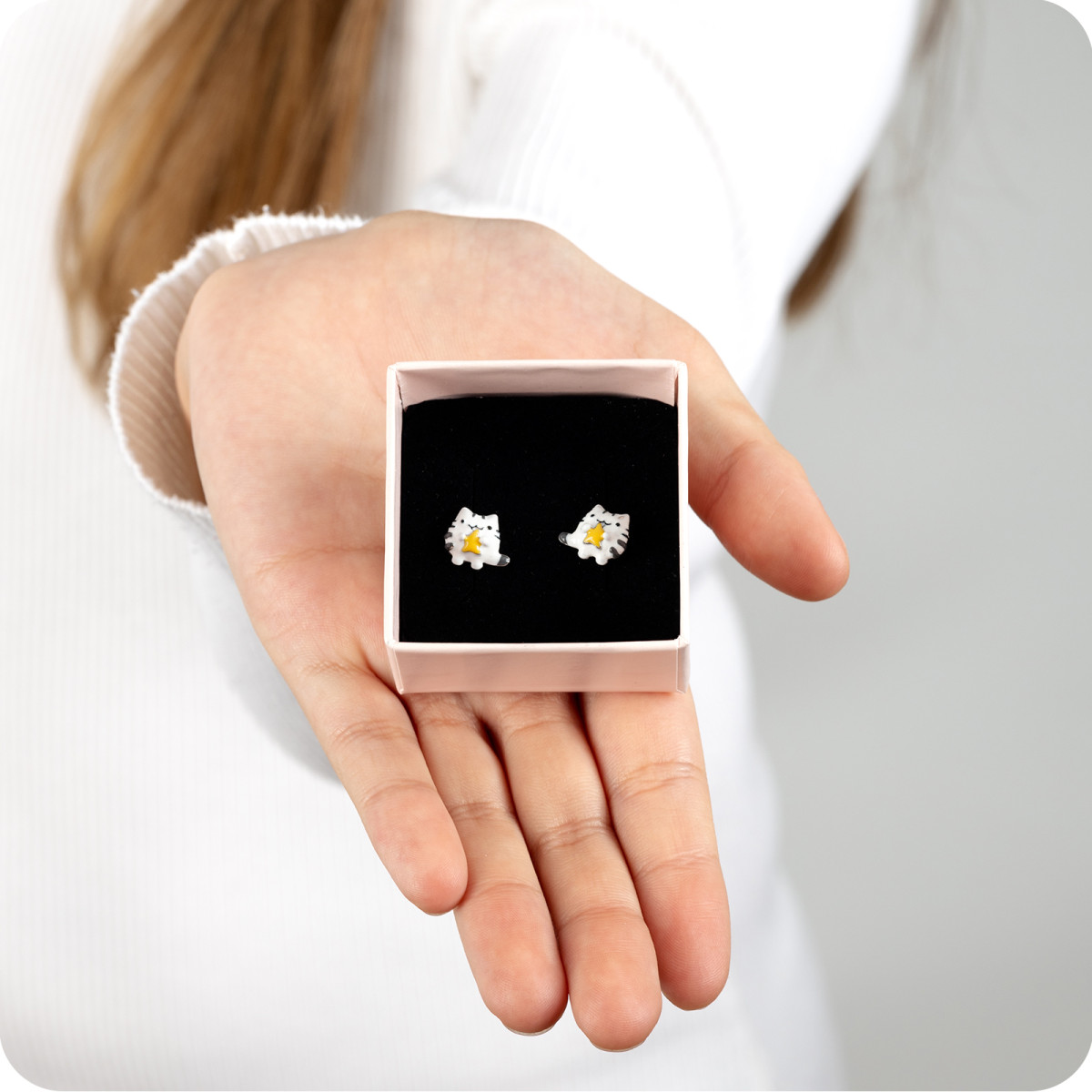 kolczyki-angielskie-pusheen-pudełko